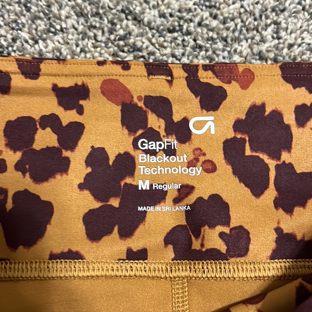 Gap Fit biker shorts - Picture 2 of 3